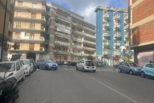 Negozio in vendita, via Servio Tullio, Soccavo, Napoli