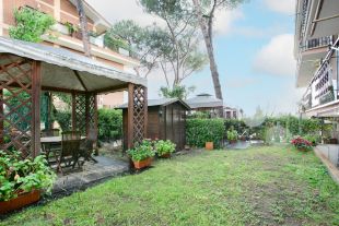 Trilocale in vendita, via Gravina di Puglia  26, Tor Vergata, Roma
