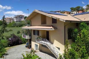 Villa in vendita, via delle Maggiolate  12, Casoli