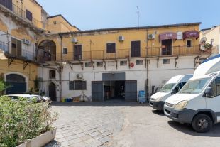 Magazzino o deposito in vendita, Piazza Maravigna  9, Centro Storico, Catania