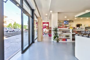 Negozio in vendita, via del Triumvirato  89/A, Aeroporto, Bologna