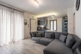 Trilocale in vendita, via Giacomo Puccini  7, Stezzano