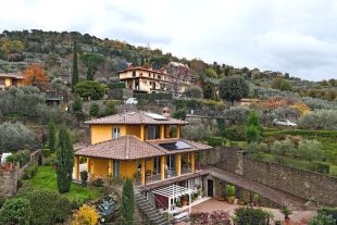 Villa in vendita, via di Fano  70, Reggello