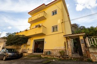 Villa in vendita, via Angitola  56, Santa Maria, Catanzaro