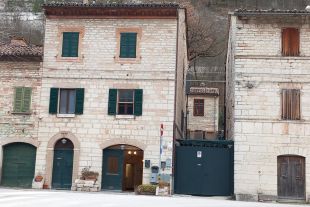 Negozio in vendita, via Camponocecchio 15, Genga