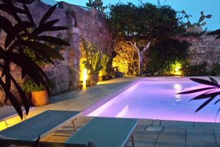 Albergo in vendita, via Congregazione  23, Spongano