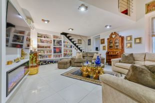 Quadrilocale in vendita, via Laura Mancini Oliva, Chiaia, Napoli