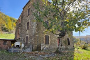 Casale in vendita, Località Trombetta, Bardi