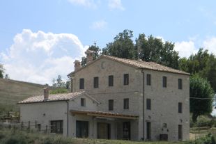 Casa colonica in vendita, Frazione Costa  123, Arcevia
