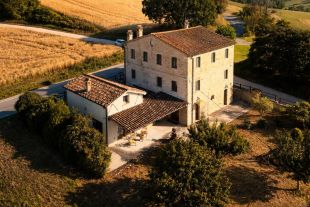 Casale in vendita, Frazione Costa  123, Arcevia