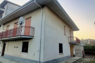 Villa in vendita, viale dei Mille  31, Mede