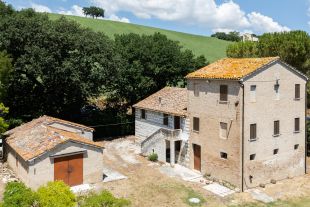 Casale in vendita, Frazione Magnadorsa  122, Arcevia