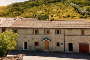 Casale in vendita, via Santa Maria  8, Cupramontana