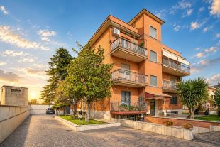 Appartamento in vendita, via Roccabernarda, Tor Vergata, Roma