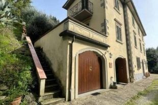 Villa in vendita, via Sismondi, Pescia