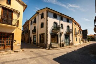 Stabile o palazzo in vendita, via San Nicola  1, Amorosi