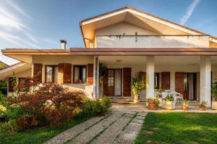 Villa in vendita, via Miramonti  5, Torreglia