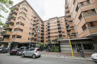 Appartamento in vendita, via Nocera Umbra  178, Appio Latino, Roma