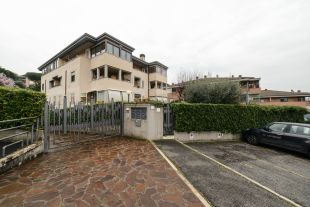 Trilocale in vendita, via Saronno  74, Valle Muricana, Roma