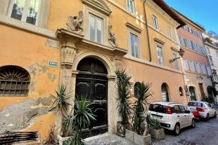 Negozio in affitto, via di Monte Giordano  3, Centro Storico, Roma