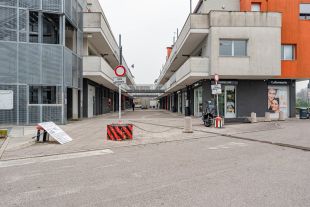 Negozio in vendita, via Madonna del Rosario  132, Torre, Padova