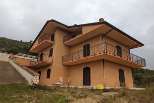 Villa in vendita, via Colle Sughereto snc, Priverno