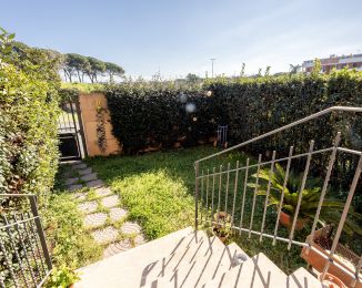 Villa in vendita, viale Attilio Bertolucci, Settecamini, Roma