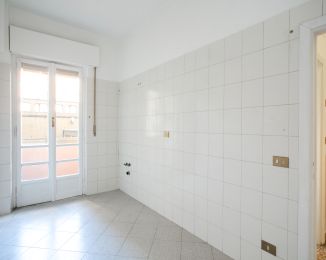 Bilocale in affitto, Piazza Imola  4, San Giovanni, Roma