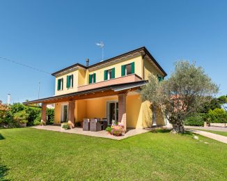 Villa in vendita, via Monte Grappa  29, Selvazzano Dentro