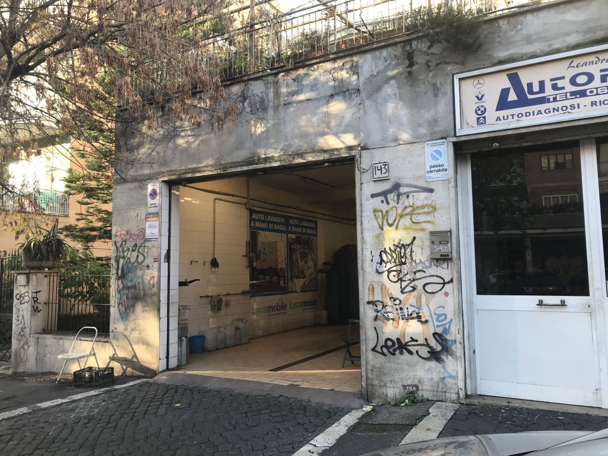 Negozio in vendita, via Federico Delpino